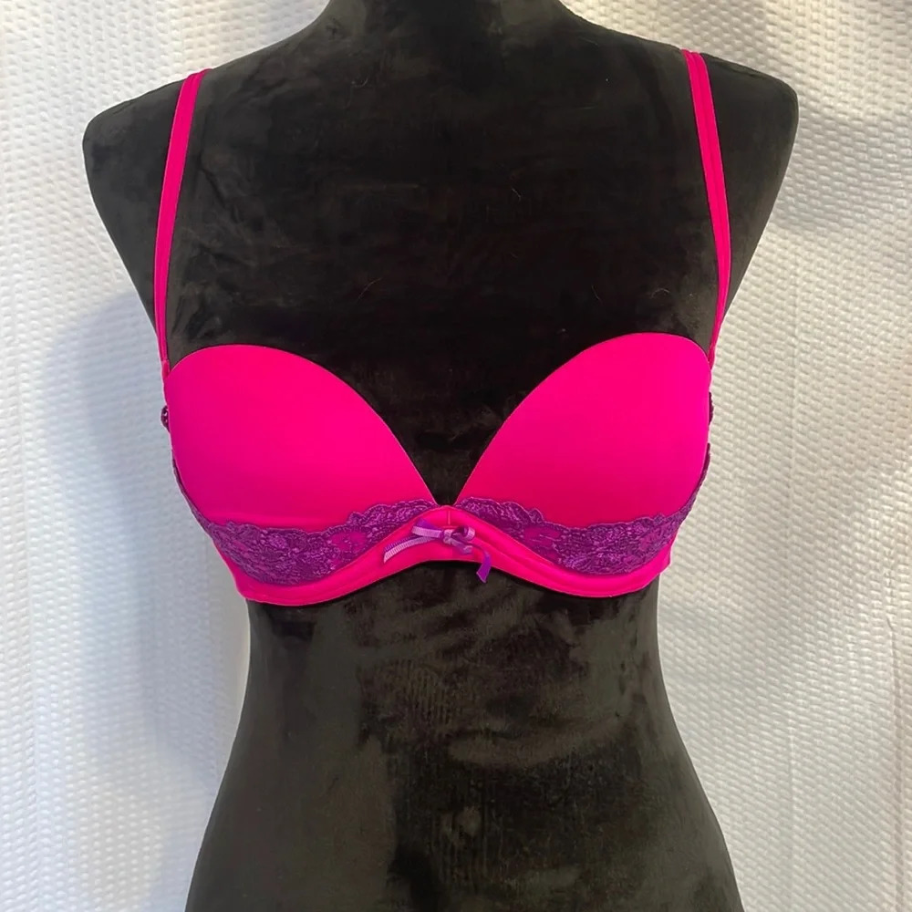 Victoria’s Secret bright pink with purple lace very sexy strapless size 34A